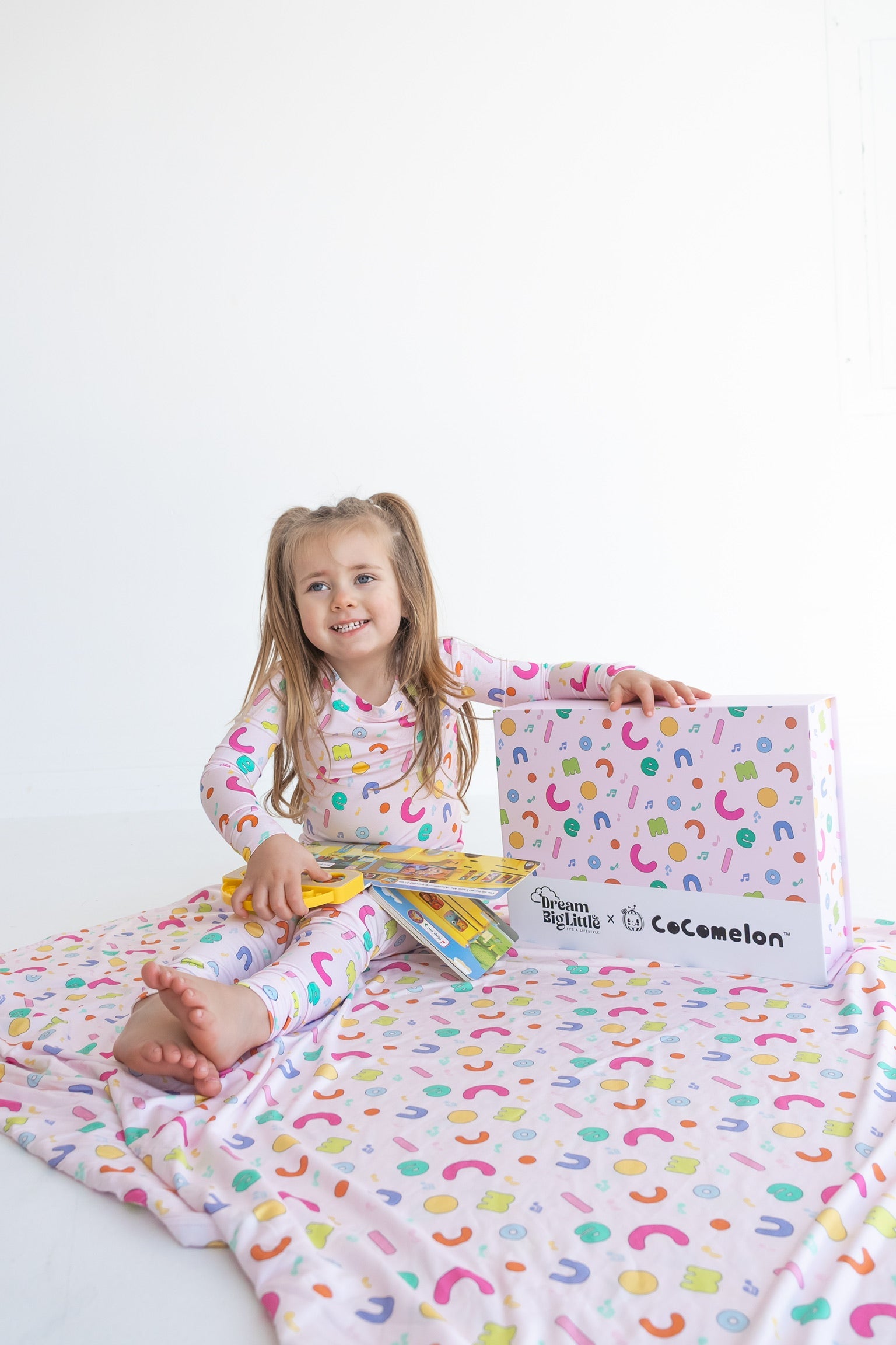 Exclusive CoComelon Gift Box