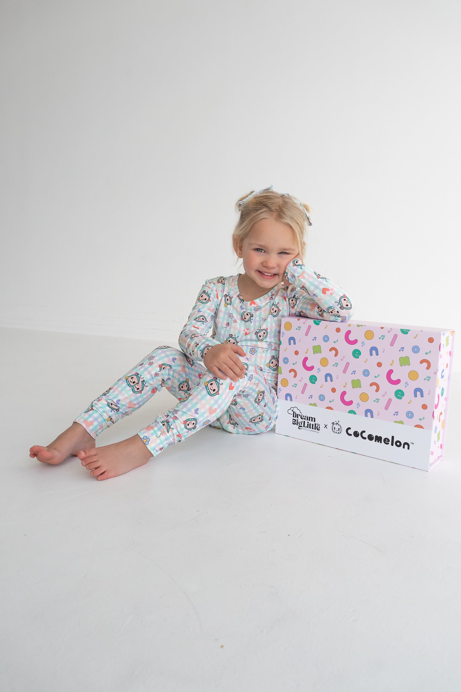 Exclusive CoComelon Gift Box