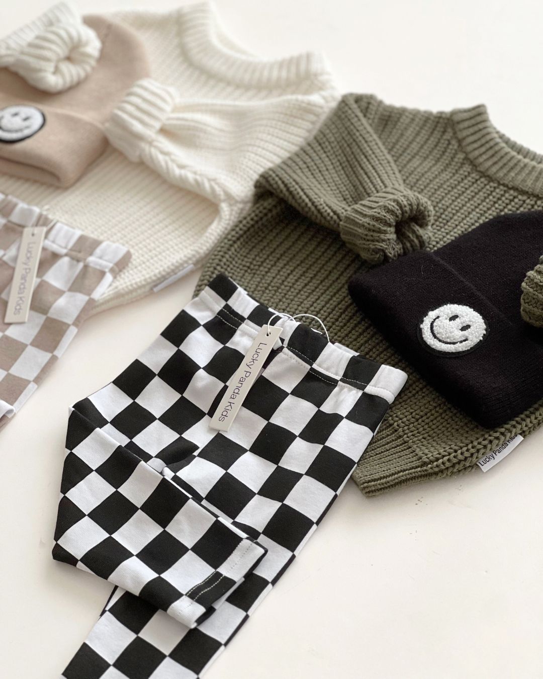 checkered-leggings-black-466726.jpg