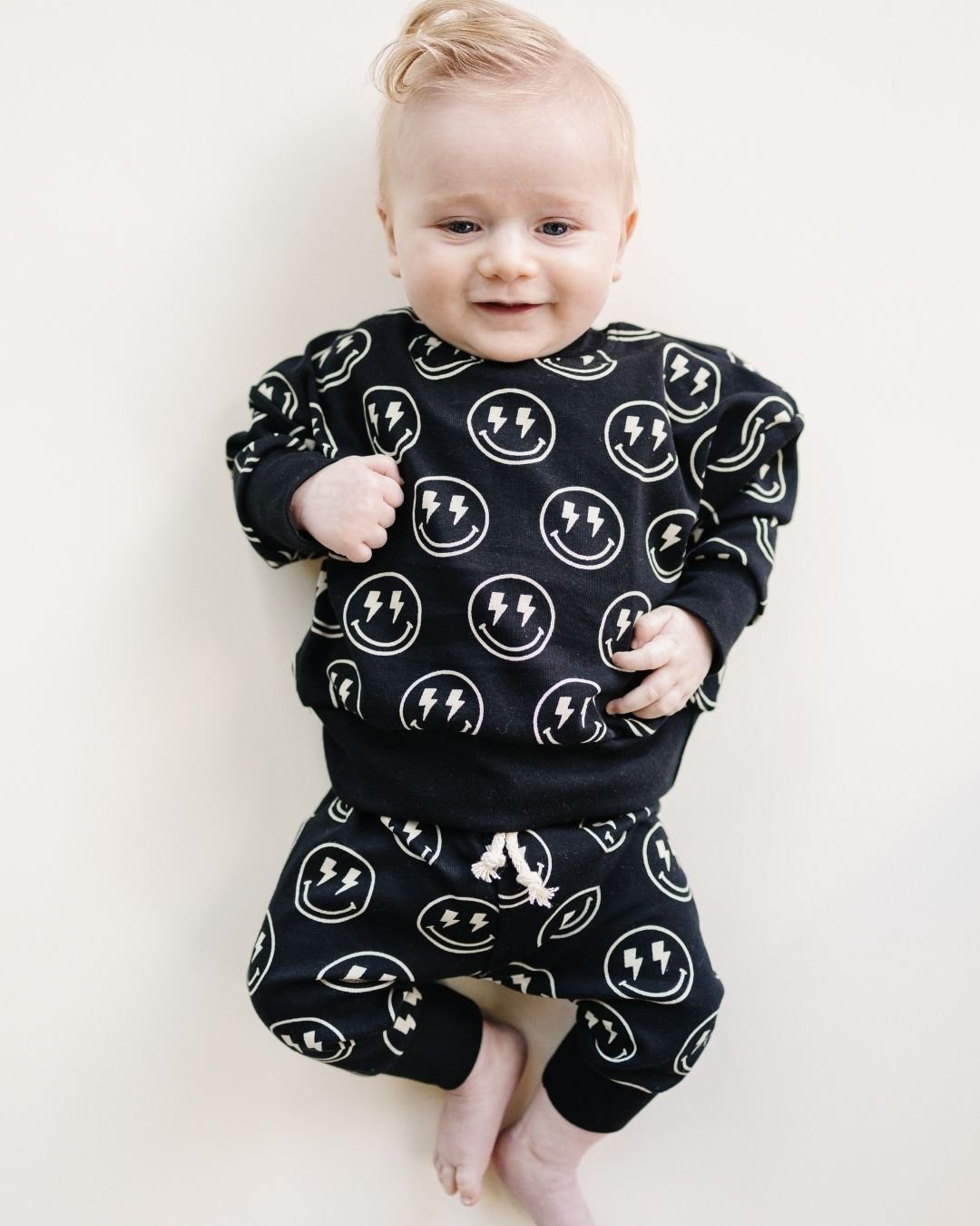 jogger-set-electric-smiley-155624.jpg