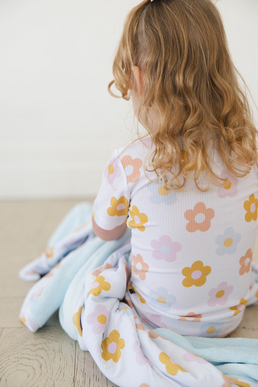 Daizzzy (ribbed) - Plush Blanket