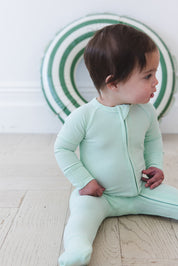(SOLID, ribbed) Lion Around - Zippy