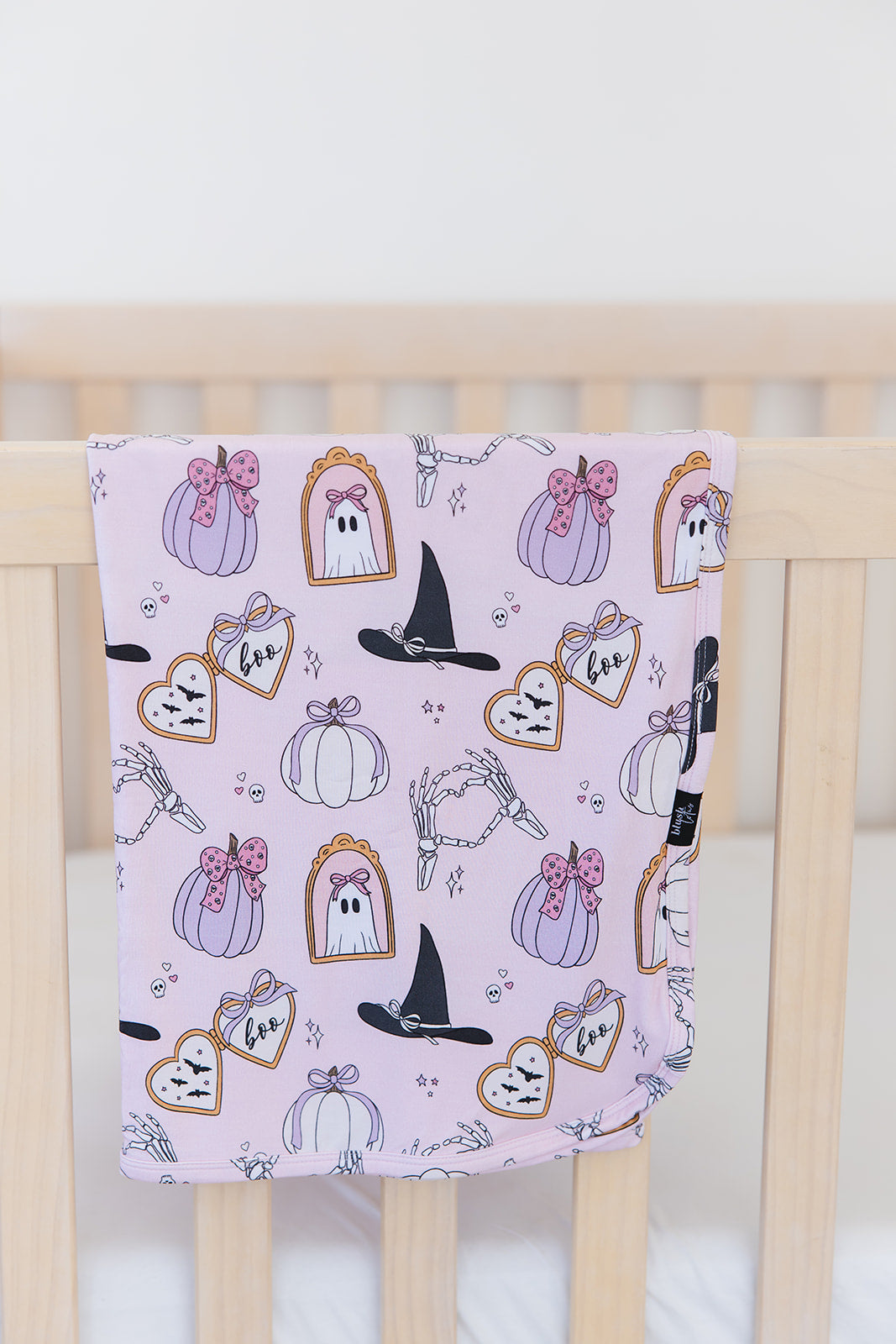 Bows & Boos - Lightweight Blanket