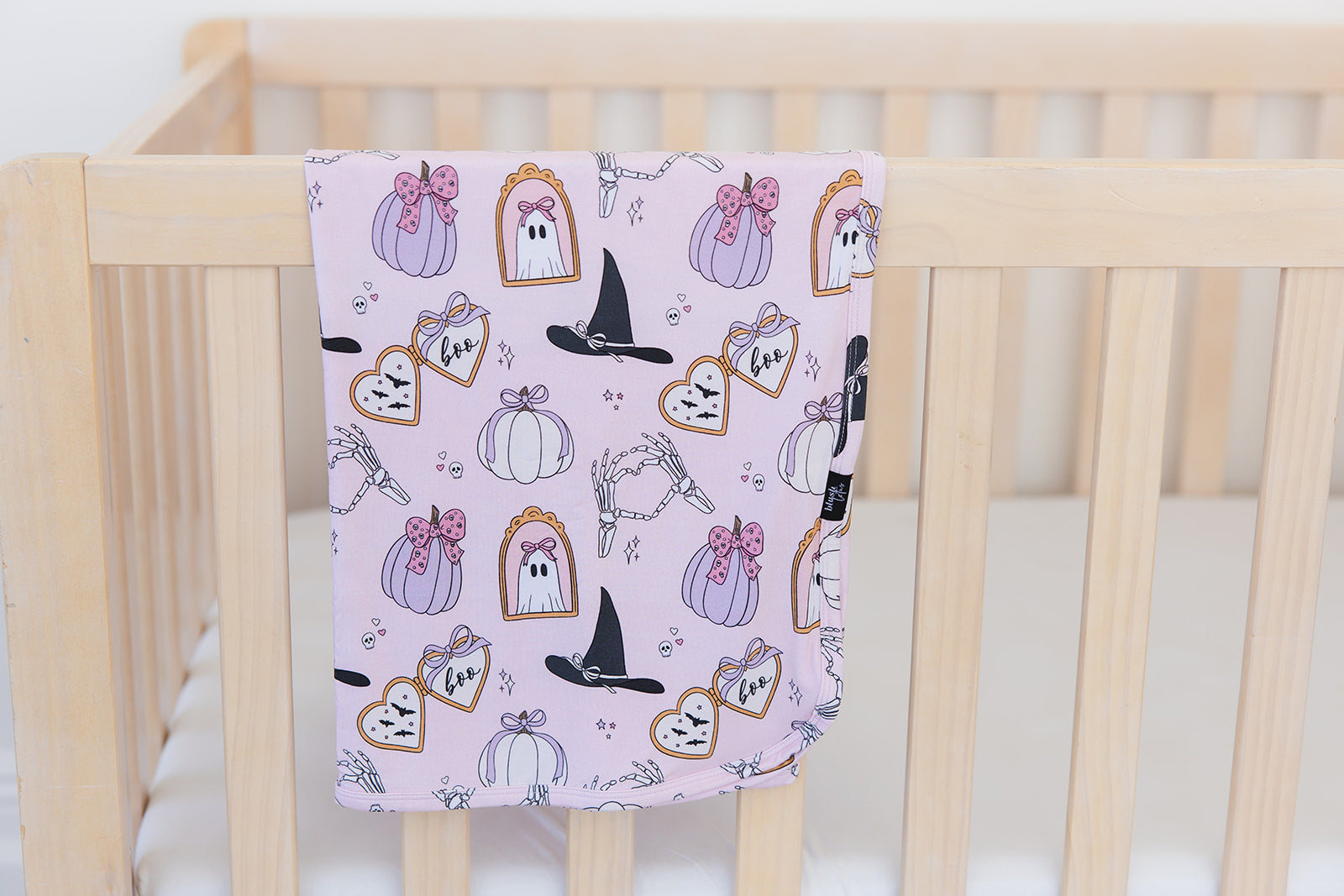 Bows & Boos - Lightweight Blanket