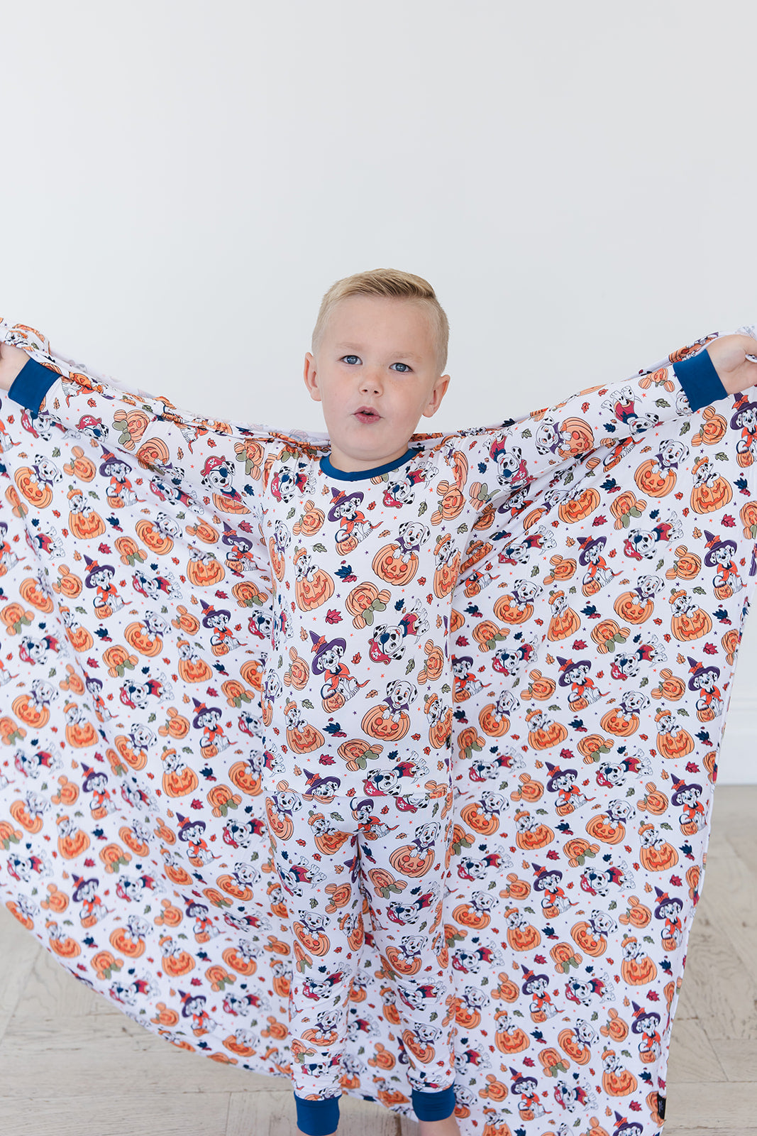 HOWL-O-WEEN- Set