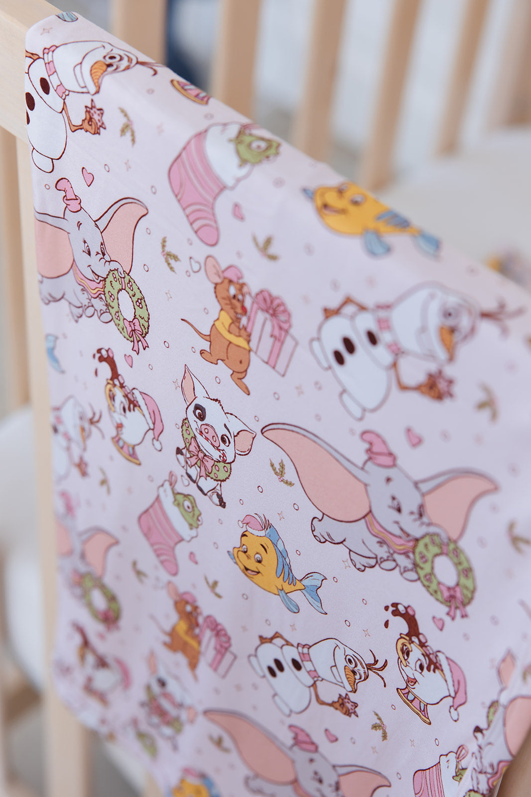 Mistletoe Magic - Lightweight Blanket