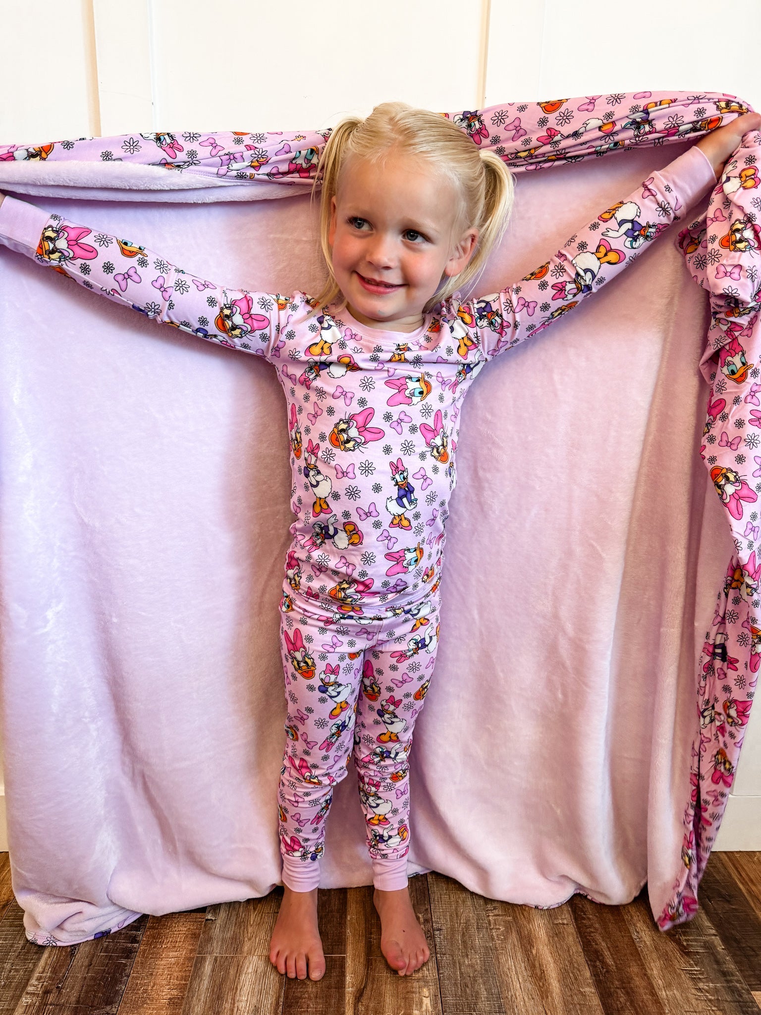 Daisy: Velvet Plush Blanket