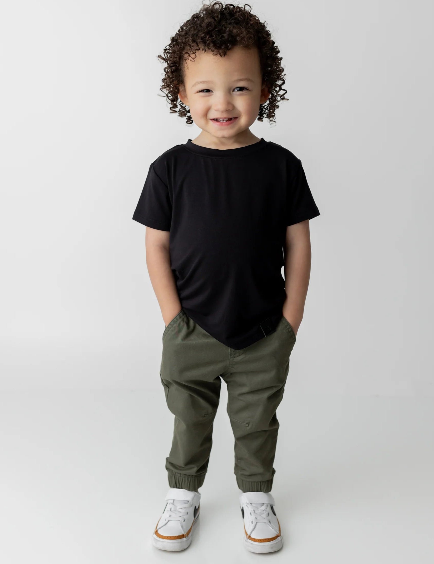 ScottieBelle_BlackTee_001_1946x_f325602d-43ad-43d2-980f-ee39f1b28723.webp