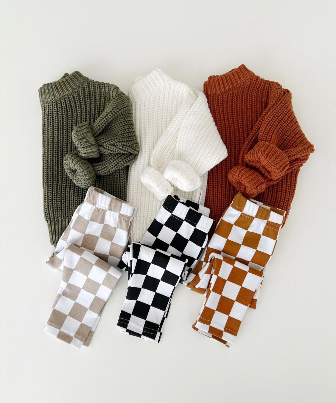 checkered-leggings-latte-755880.jpg