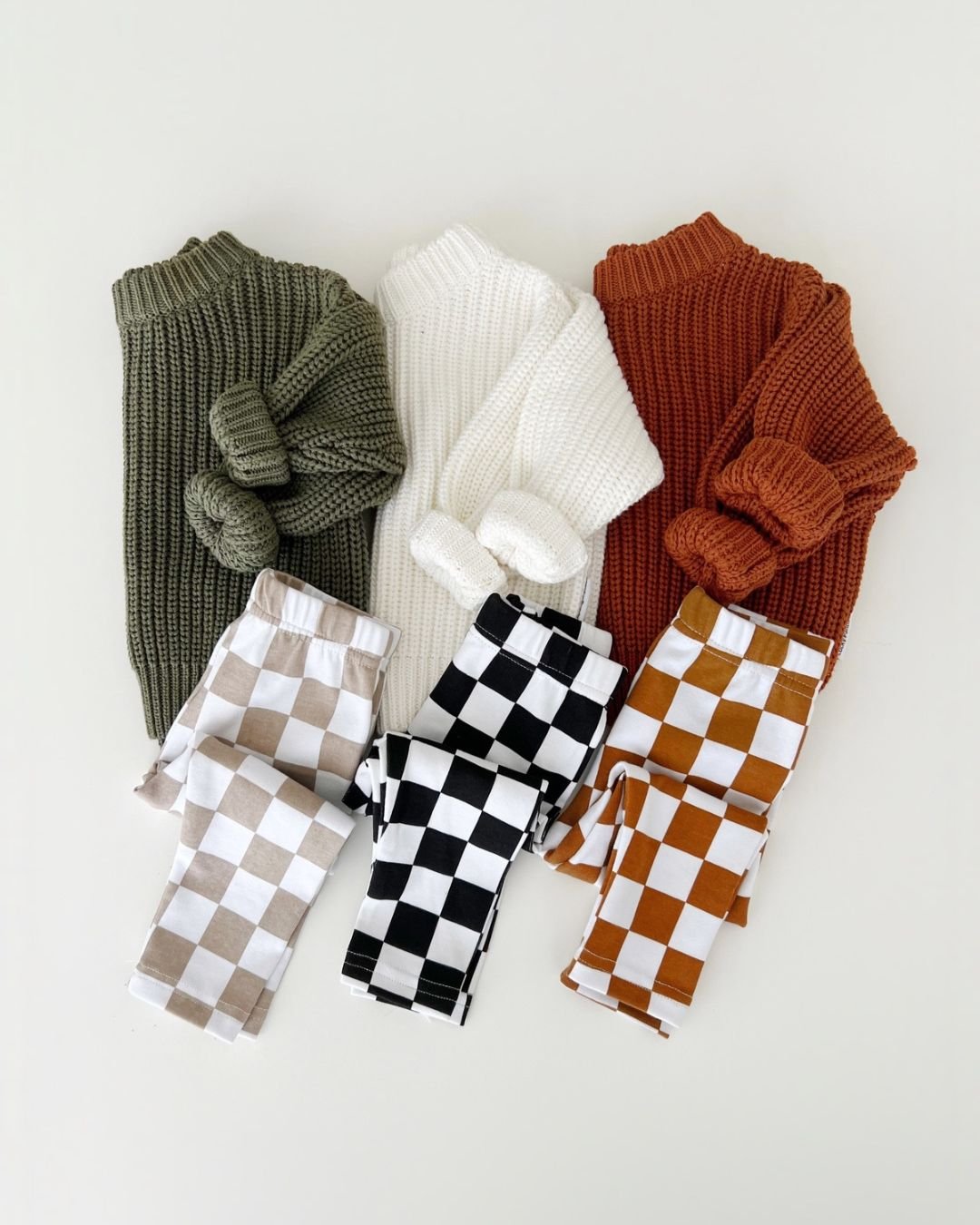 checkered-leggings-latte-755880.jpg