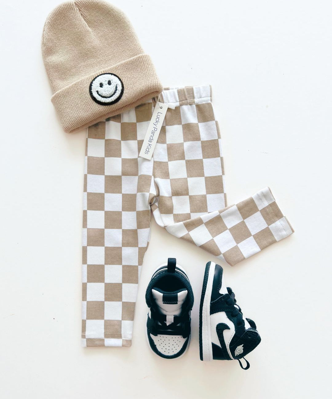 checkered-leggings-latte-768938.jpg