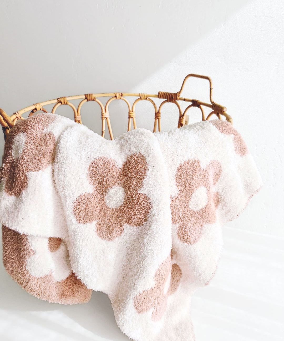 daisy-fuzzy-blanket-latte-915456.jpg