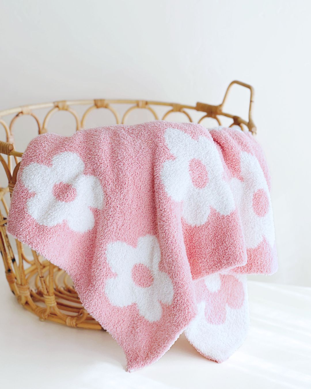 daisy-fuzzy-blanket-pink-702906.jpg