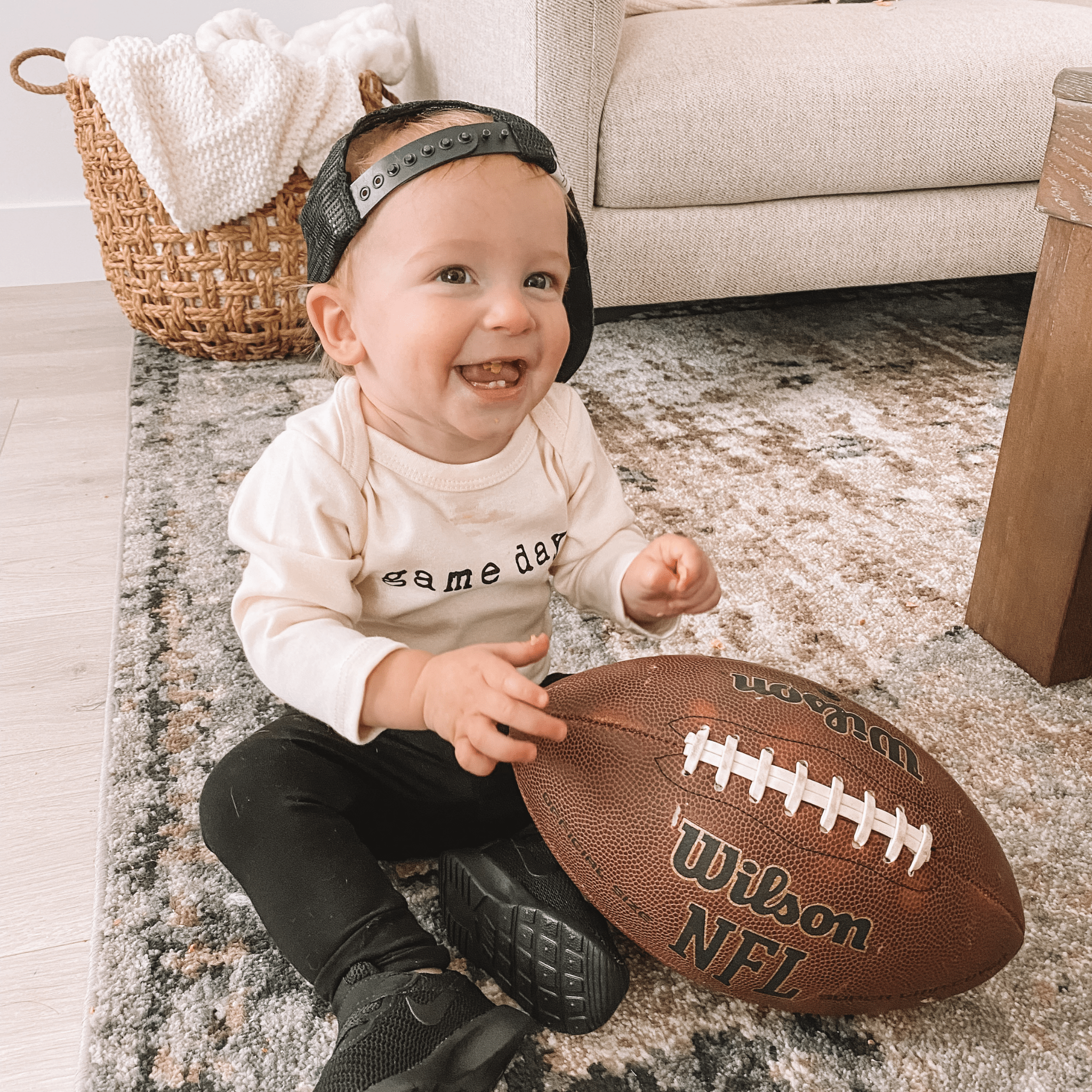 game-day-long-sleeve-organic-baby-bodysuit-677173.png