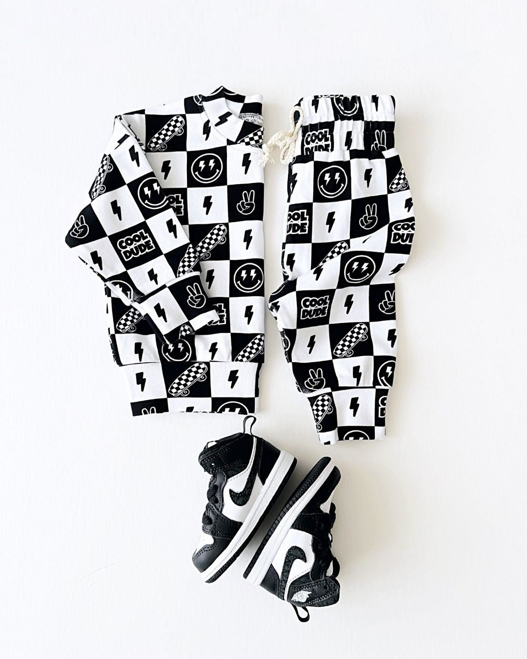 jogger-set-cool-dude-642850.jpg