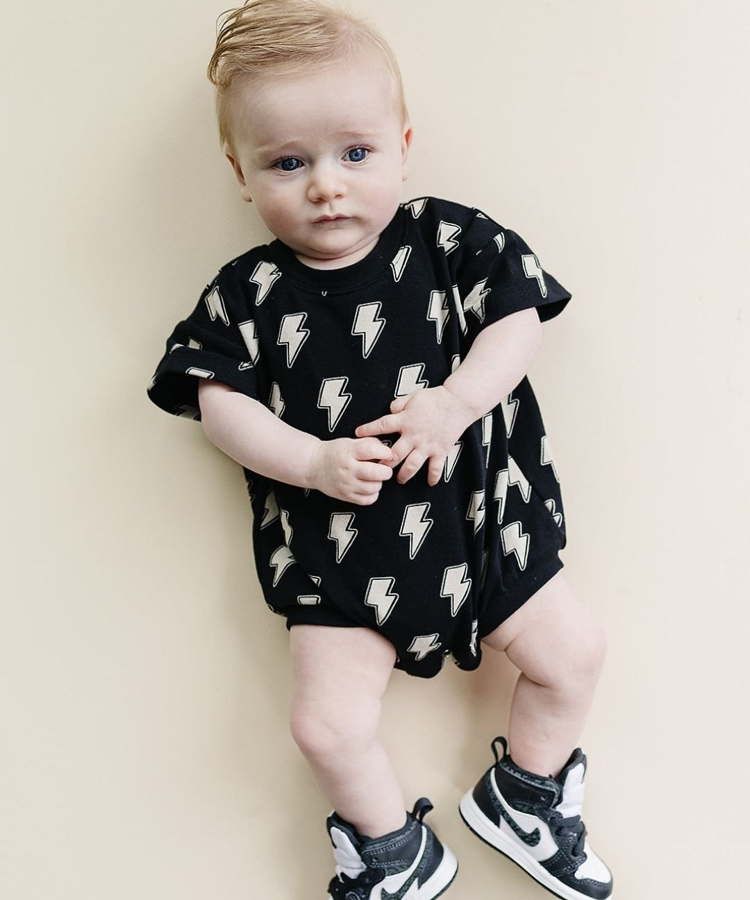 short-sleeve-bubble-romper-black-bolts-891820.jpg