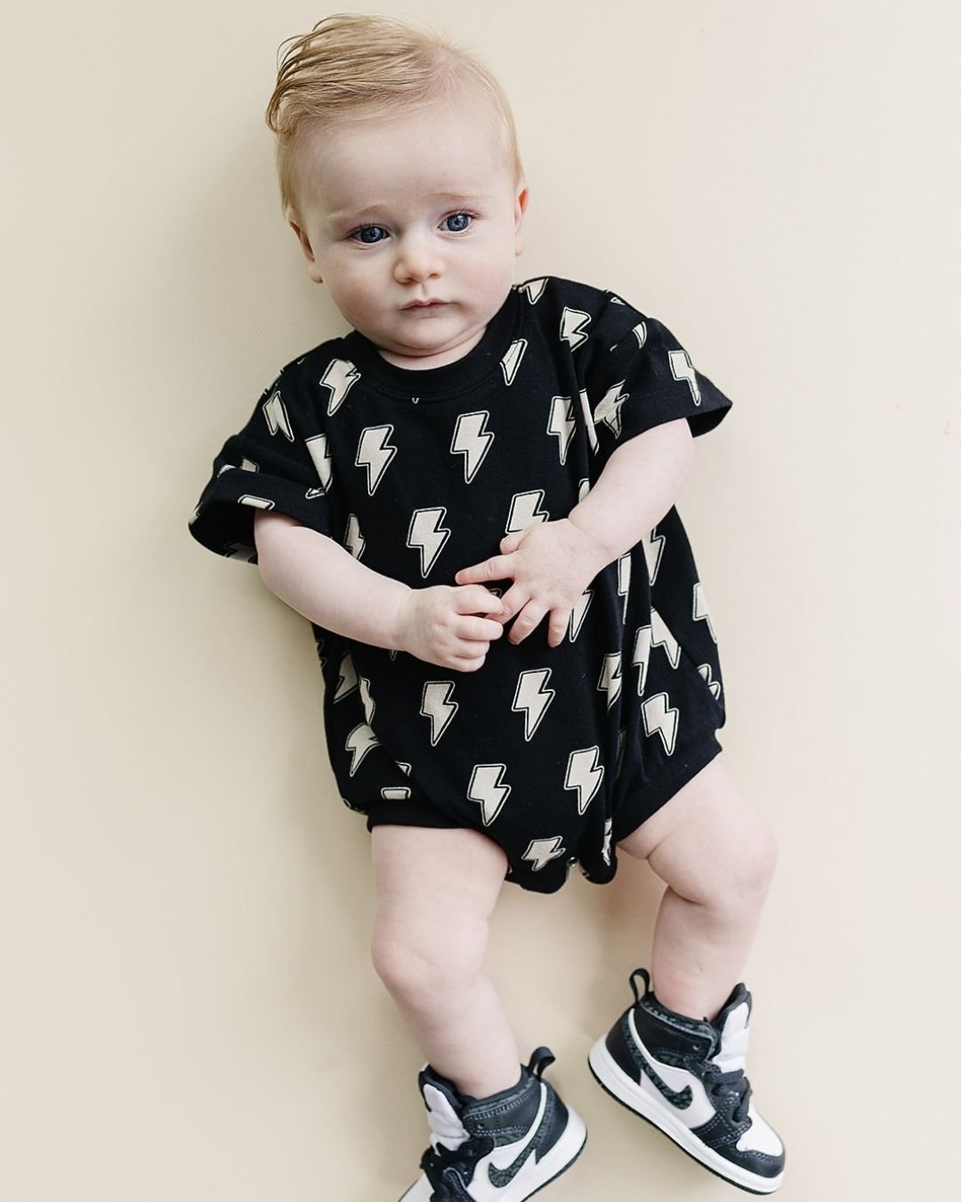 short-sleeve-bubble-romper-black-bolts-891820.jpg